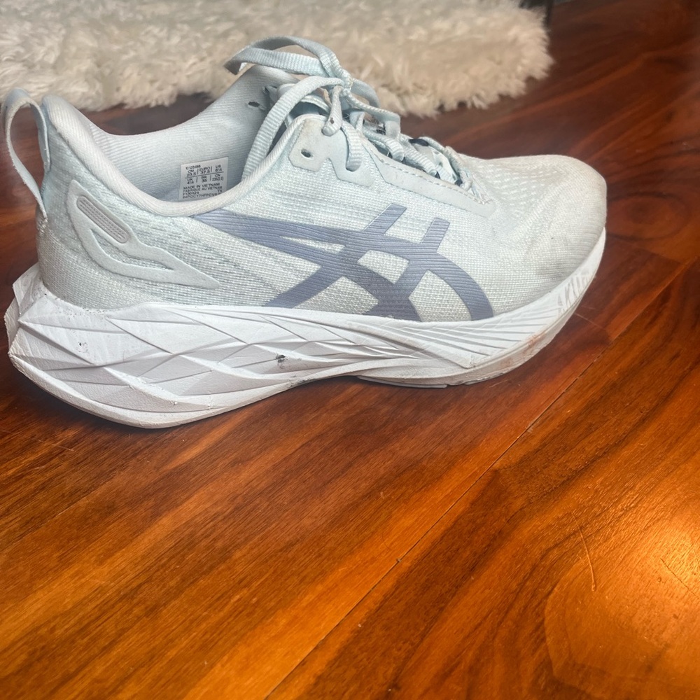 Asics Gel Novablast 4 Size 6.5 very gently used